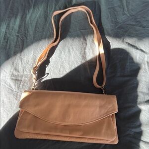 Elegant Tan Leather Shoulder Bag